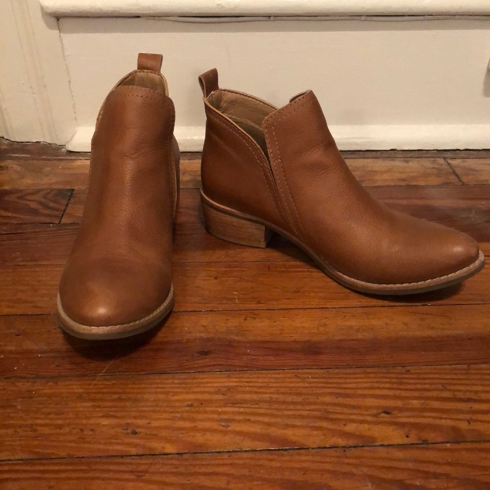 Cognac booties